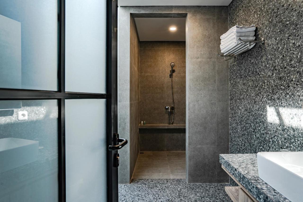 Отель Loa Living Solo Baru Grogol Экстерьер фото